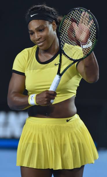 Serena applaude sportivamente a un bel punto dell’avversaria (Afp)